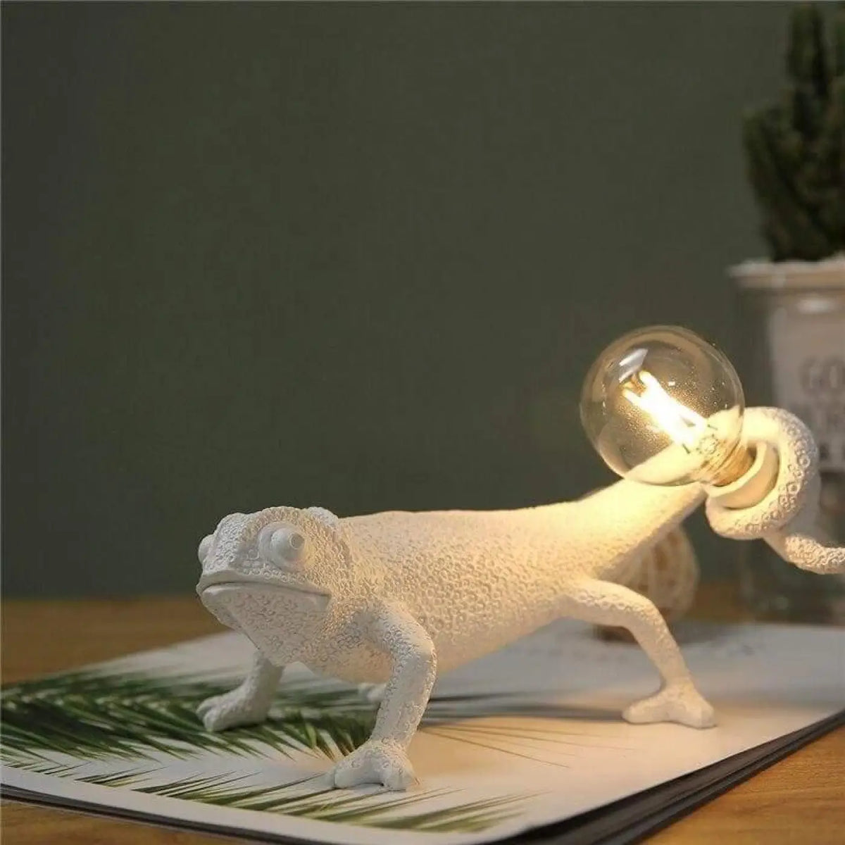 Lampe Caméléon Rotin Blanc Style Animalier Original
