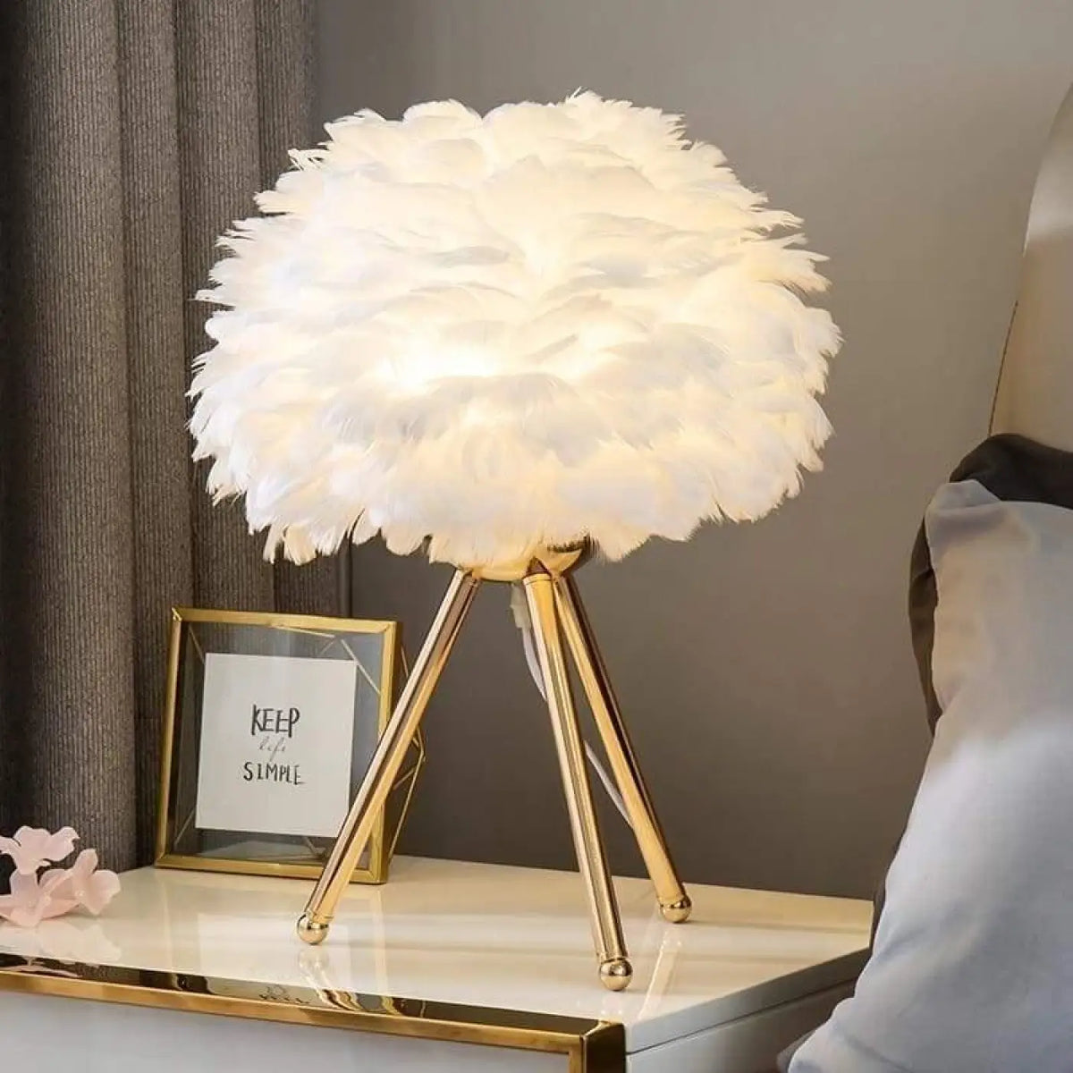 Lampe de Chevet Plume De Couleur Blanche Rose Grise ou Bleu