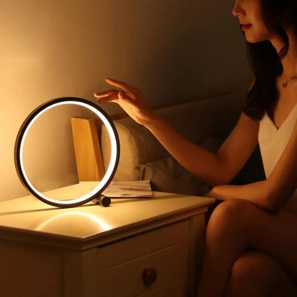 Lampe De Chevet Ronde En Aluminium Blanc Et Noir