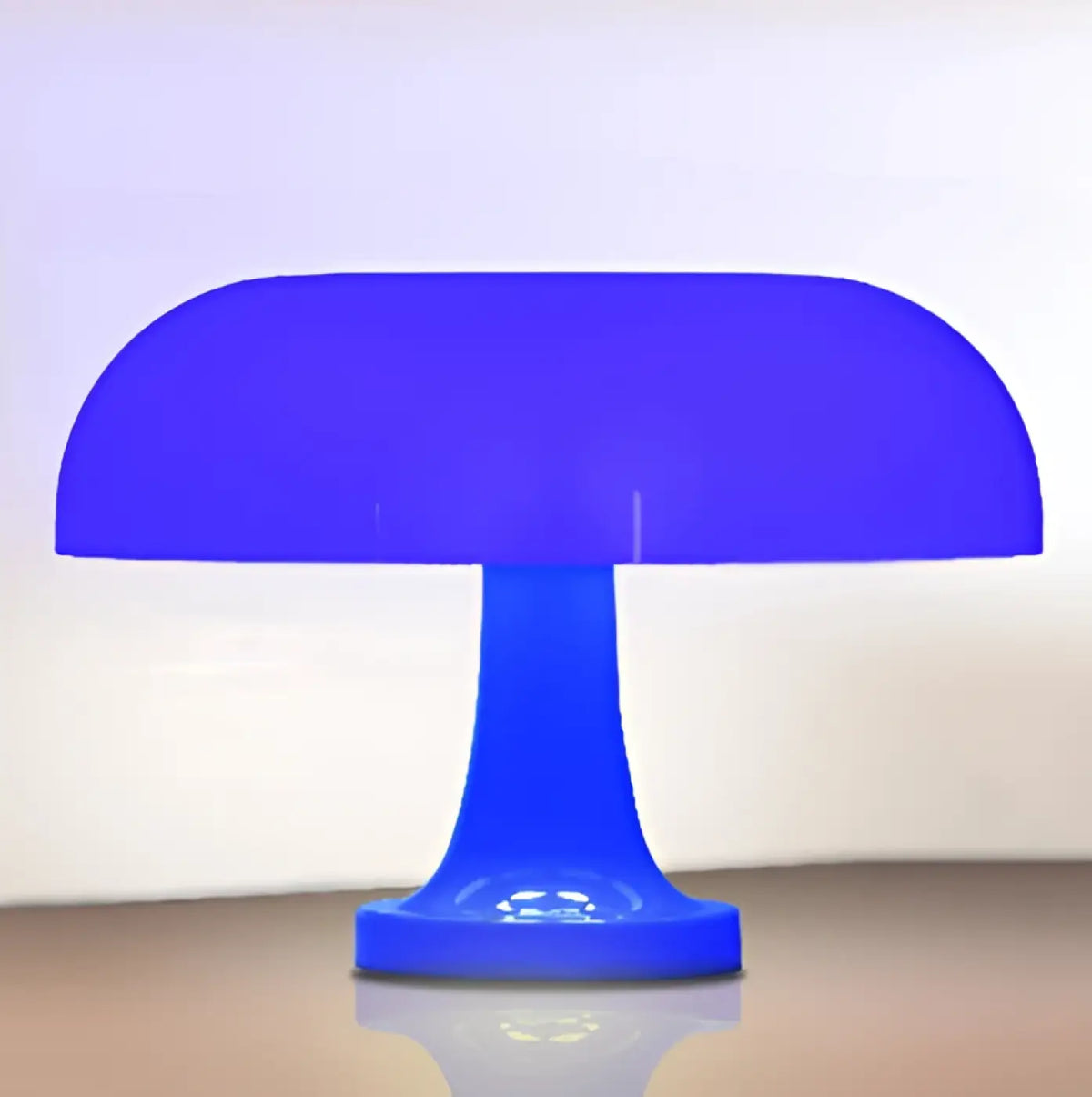 Lampe de table en acrylique bleu vif en forme de champignon avec lumière chaude piles sont elles incluses