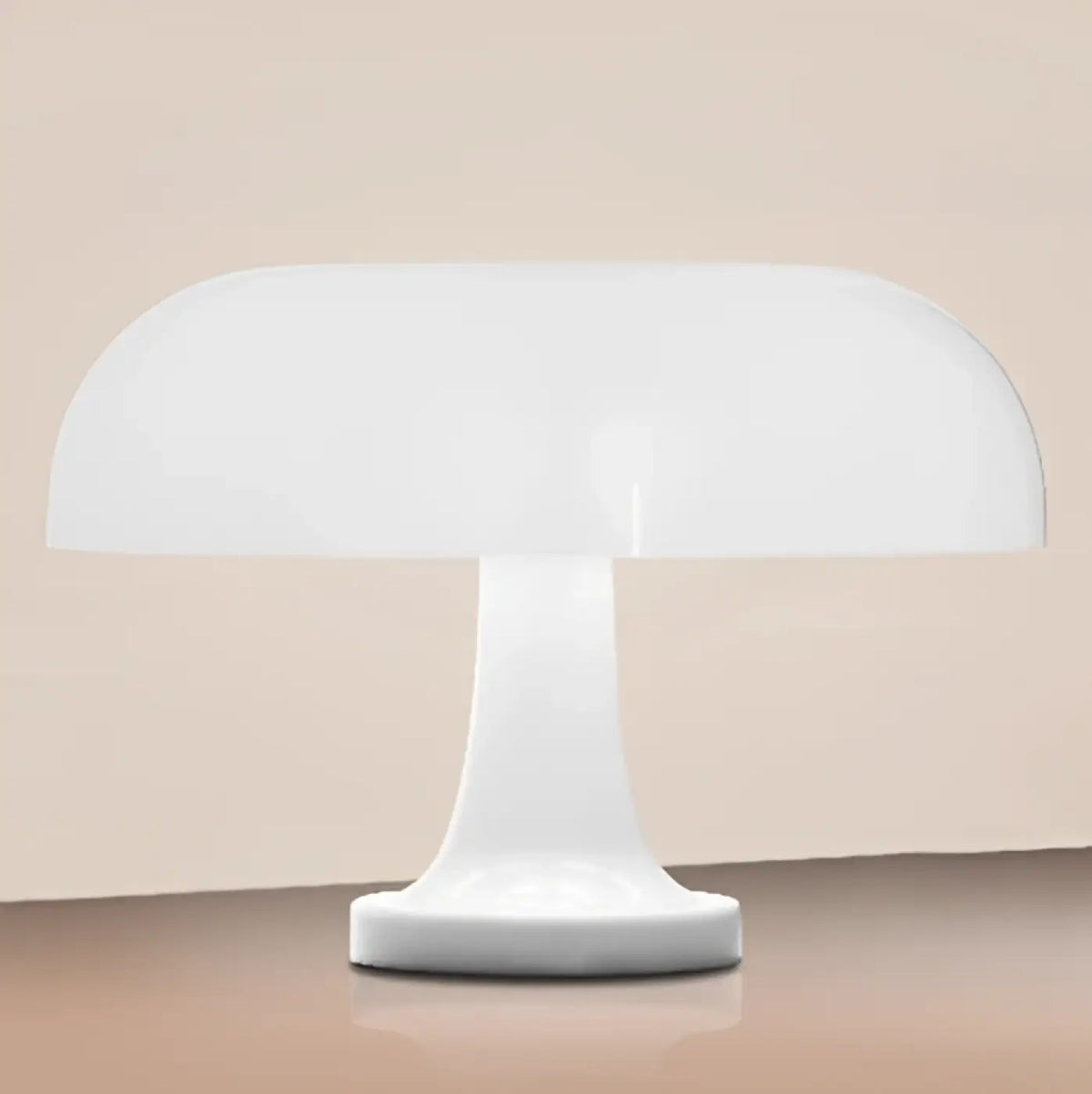 Lampe de table fenO en forme de champignon blanc avec finition lisse et lumière chaude, piles sont-elles incluses